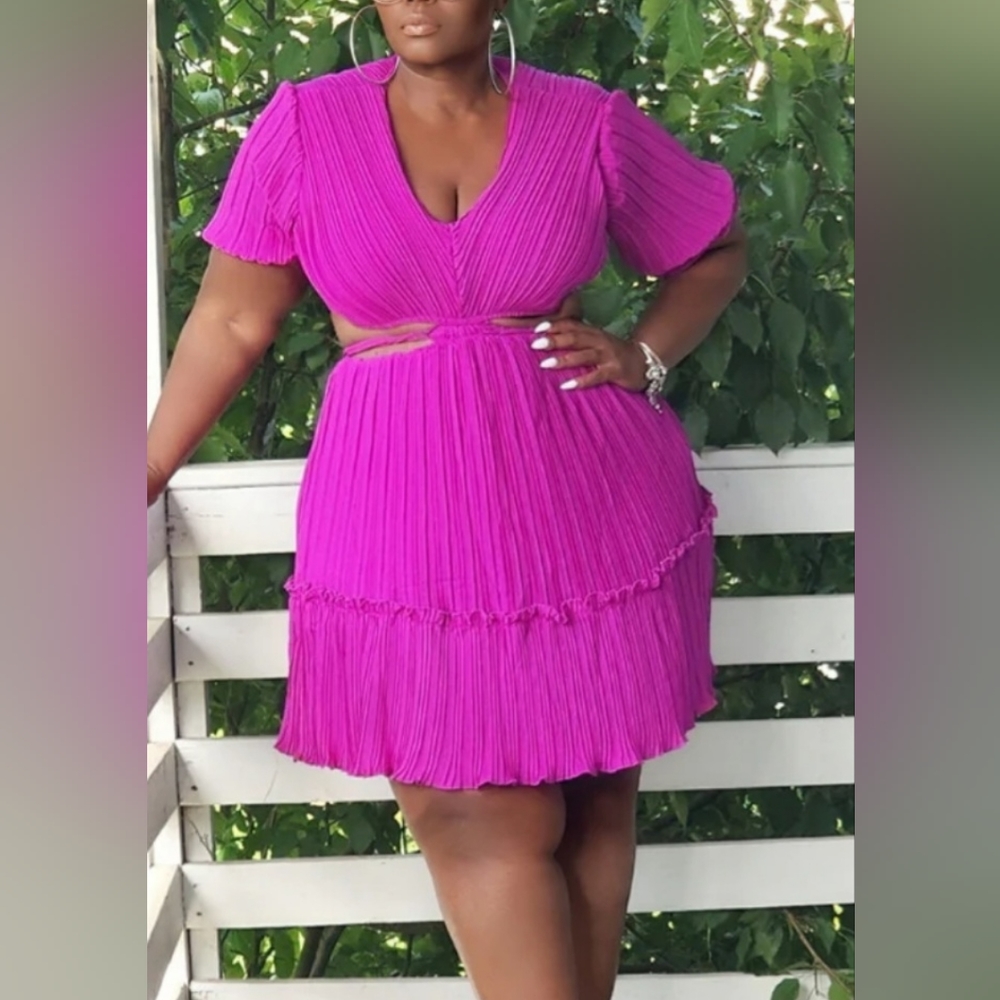 Ladies dress perfect for vacay or outing The sides & low back open fits like L.